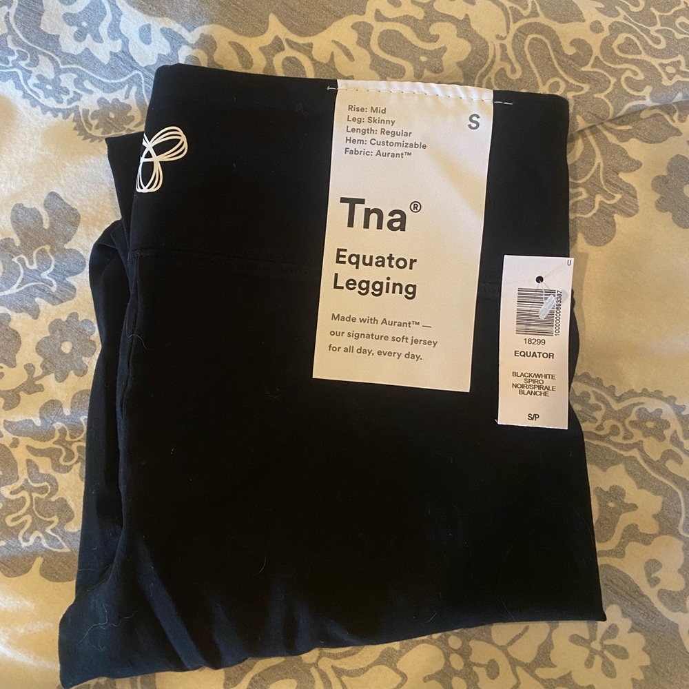 NWT TNA equator legging